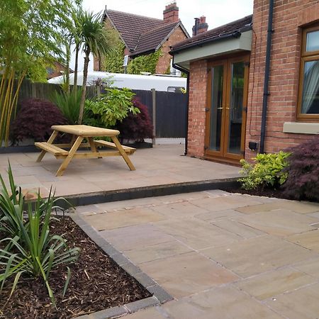 Sirius House - Sleeps 7, Driveway, Garden Crewe Exterior foto