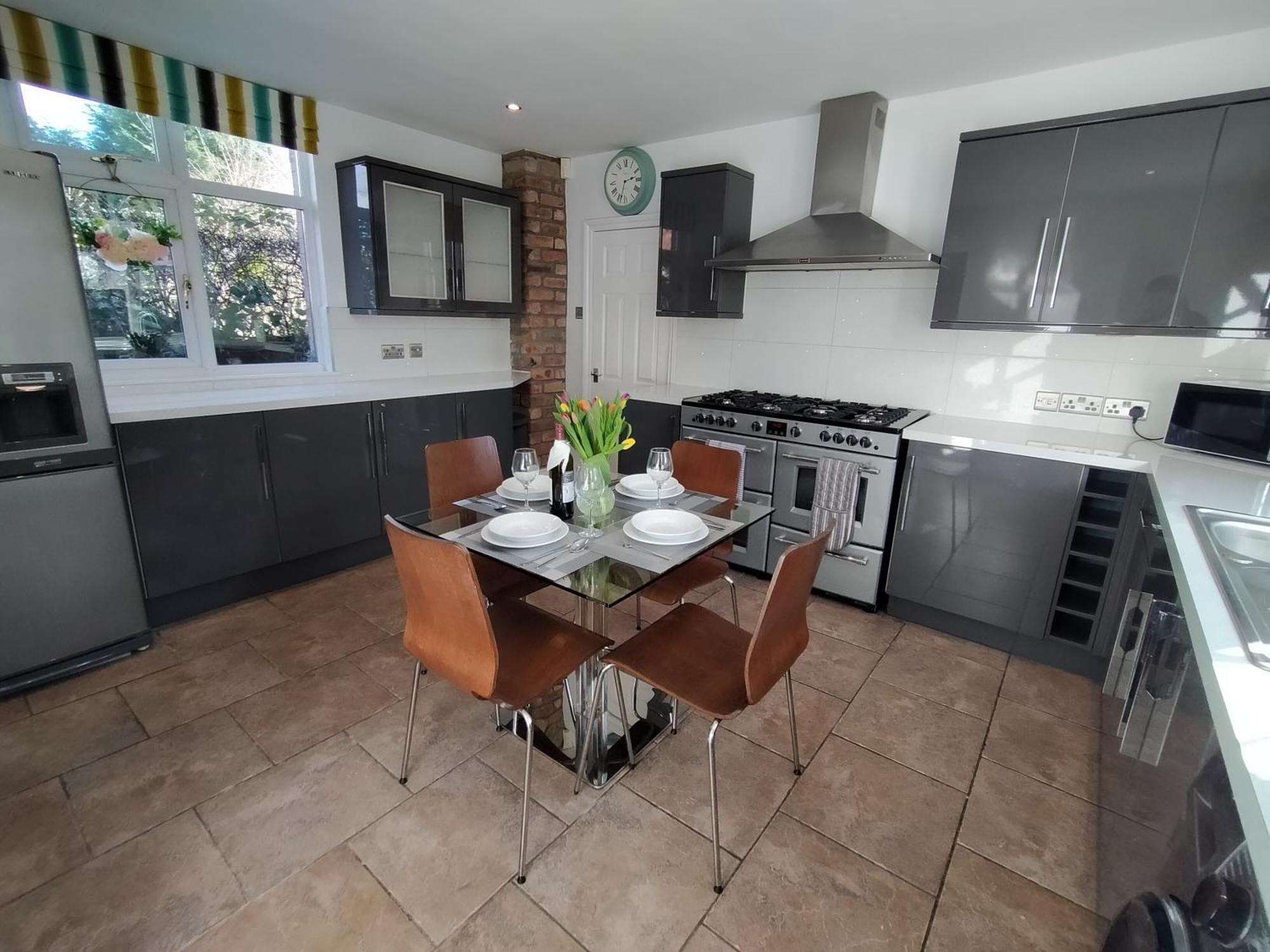 Sirius House - Sleeps 7, Driveway, Garden Crewe Exterior foto