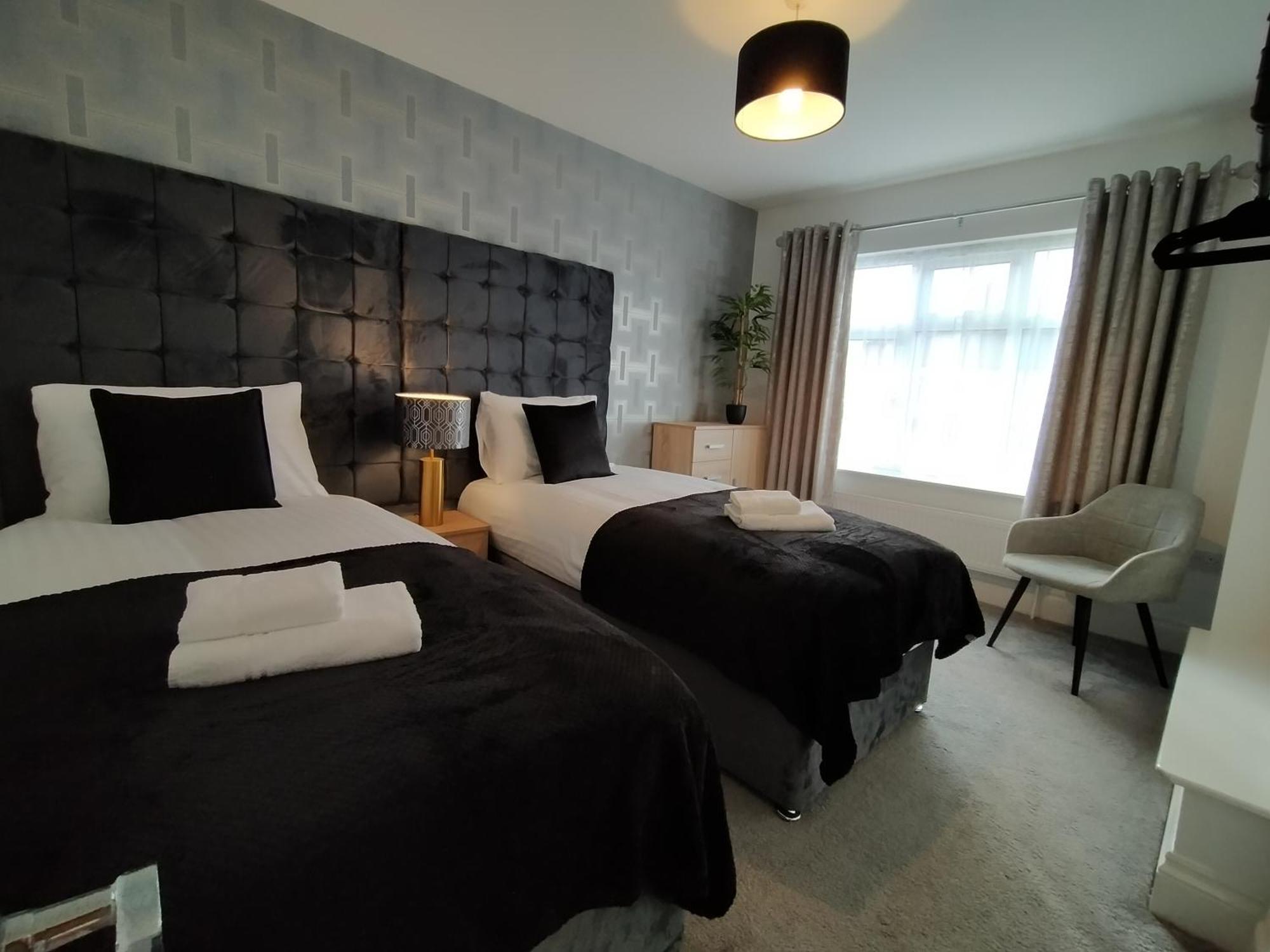 Sirius House - Sleeps 7, Driveway, Garden Crewe Exterior foto
