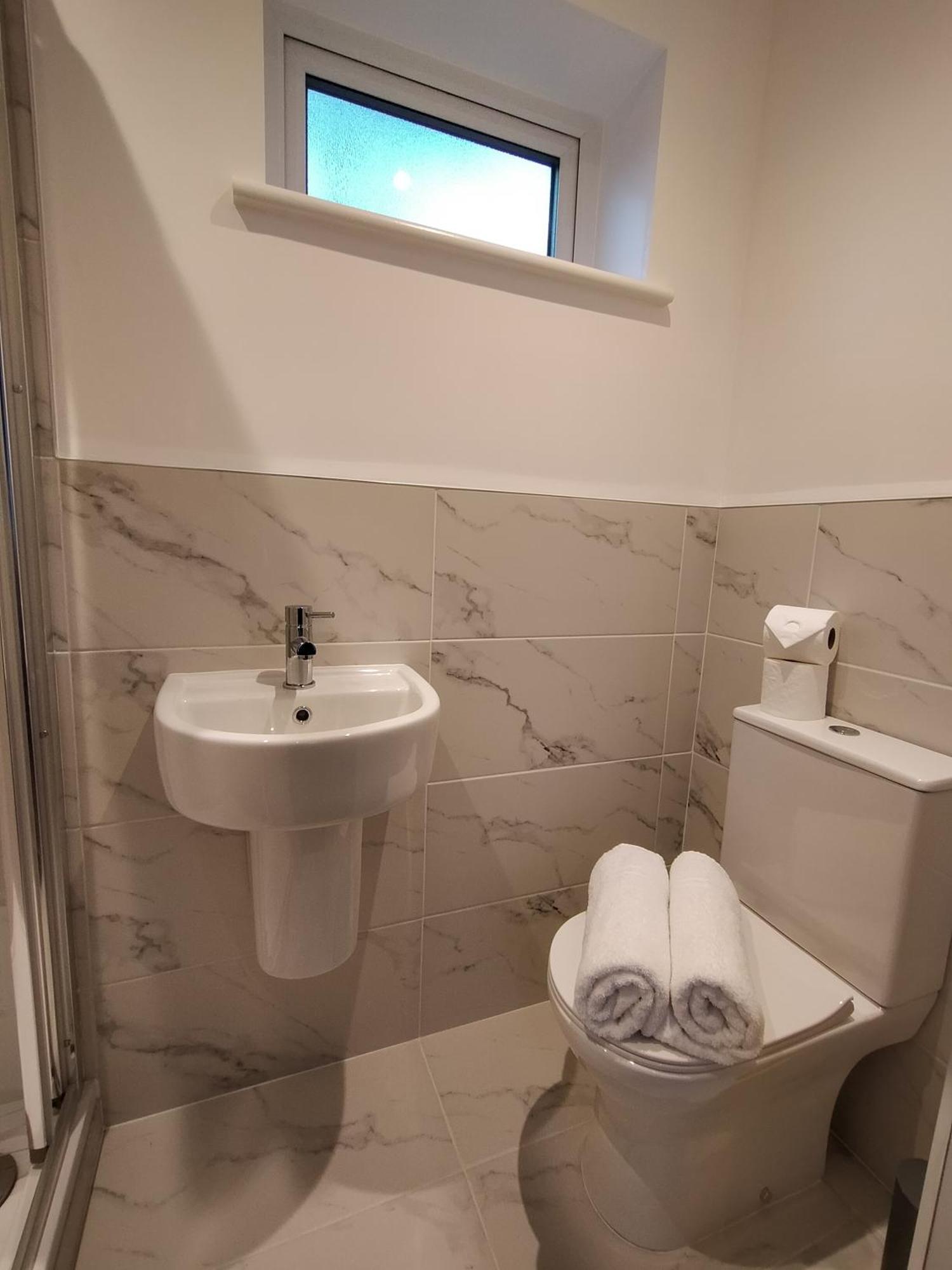 Sirius House - Sleeps 7, Driveway, Garden Crewe Exterior foto