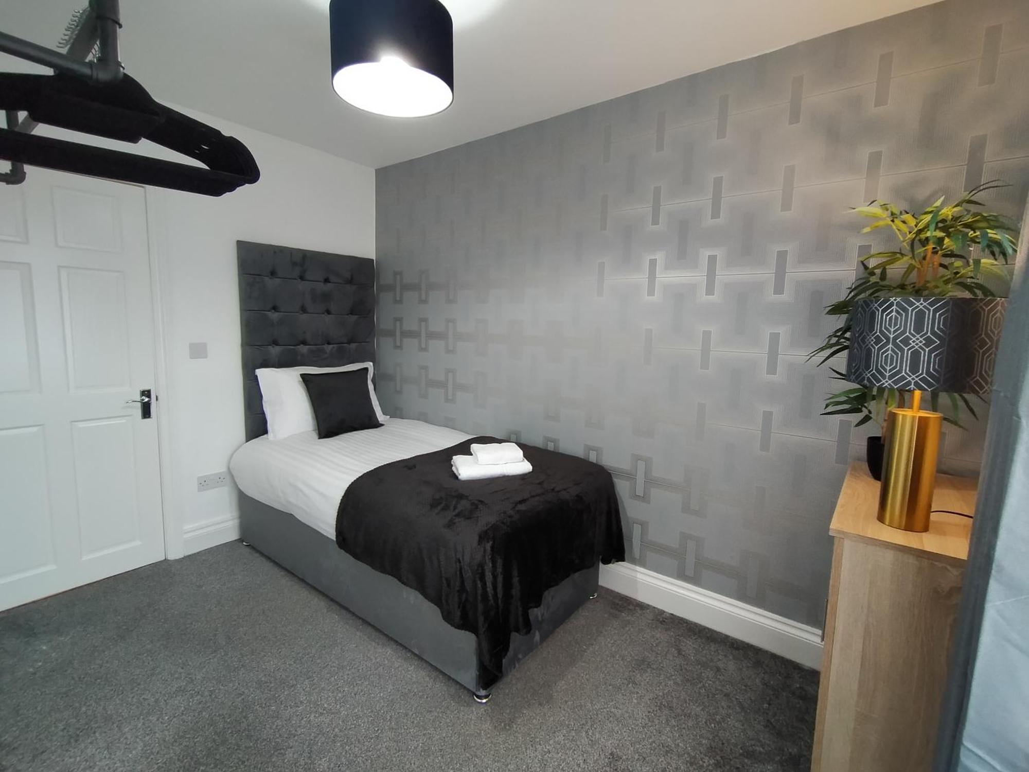 Sirius House - Sleeps 7, Driveway, Garden Crewe Exterior foto