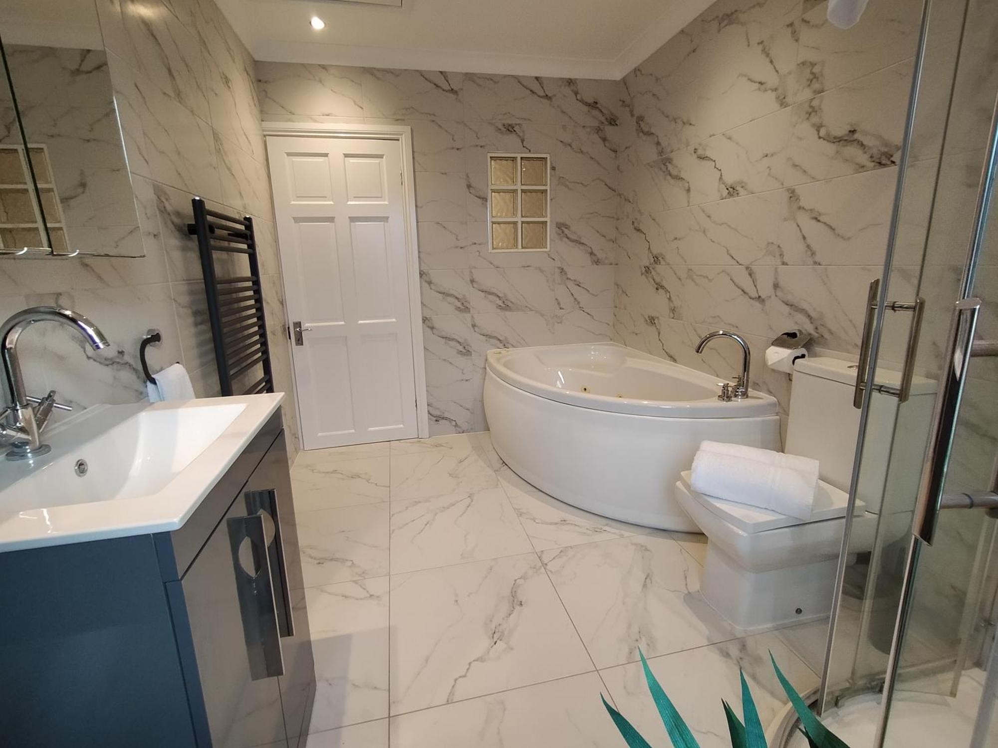 Sirius House - Sleeps 7, Driveway, Garden Crewe Exterior foto